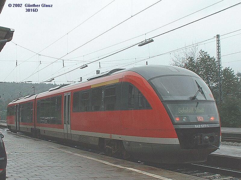 642 077/577 am 24.09.02 in Eichsttt Bahnhof. Dieser Desiro fhrt im Pendelbetrieb Eichsttt Bahnhof - Eichsttt Stadt, 9 Minuten.