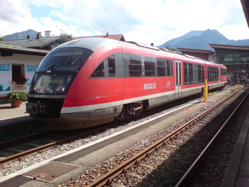 642 087-1/587-0 der REGIO DB ,am 30.07.07 in Bahnhof Oberstdorf auf Gleis 1 
