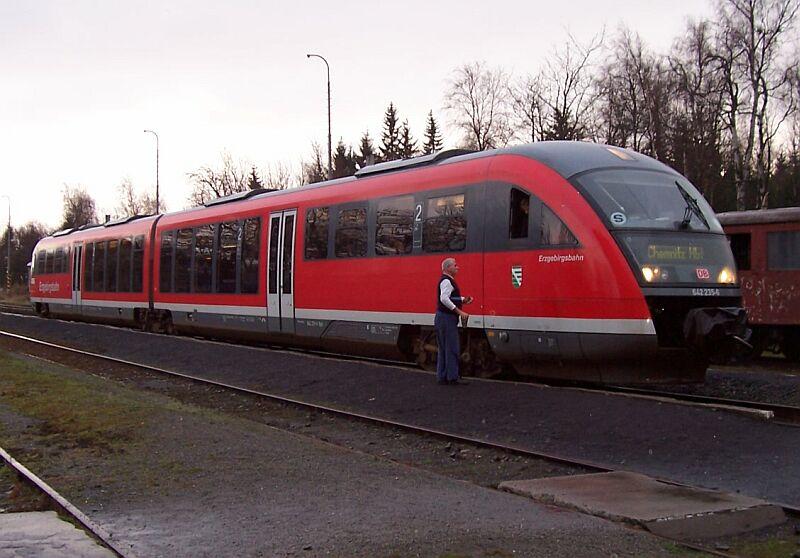 642 235-6 als Os 16810 / RB 30016 Chomutov - Chemnitz am 16.11.2005 im 749 Meter hoch gelegenen tschechischen Bahnhof Krimov, laut DB-Fahrplan gibt es aber bis jetzt keine durchgehende Zge Chomutov - Chemnitz, alle mit umsteigen im tschechischen Grenzbahnhof Vejprty.