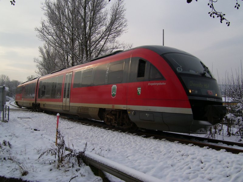642 237-2 ist kurz vor dem Bahnhof Flha in Richtung Chemnitz unterwegs. (13.12.08)
