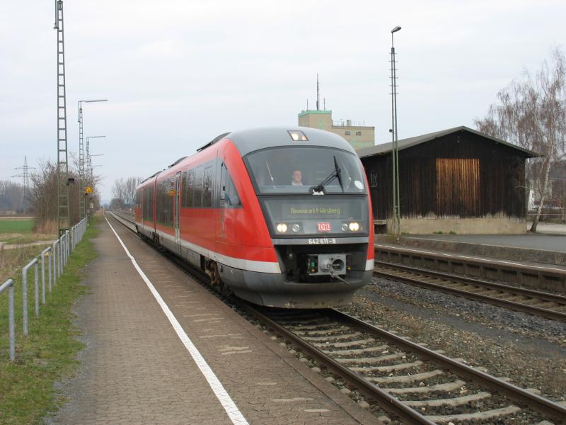 642 611-8 fotografiert bei herrlichem Fr�hlingswetter am morgendlichen Palmsonntag in Burgkunstadt
