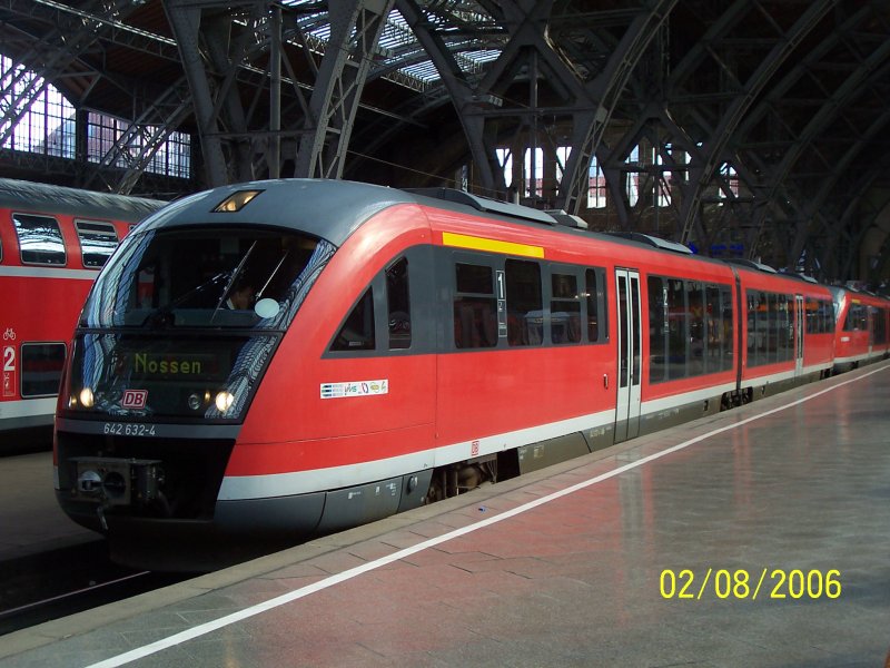642 632-4 steht am 02.08.2006 im Leipziger Hbf bereit. Dieser Triebwagen fhrt weiter nach Nossen. Der hintere Triebwagen fhrt nach Brandis.