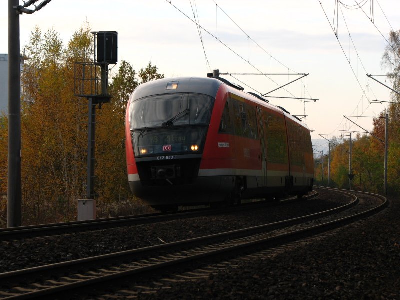 642 643-1 ist nach Zittau unterwegs hier Hhe Dresden-Industriegelnde.09.11.08.