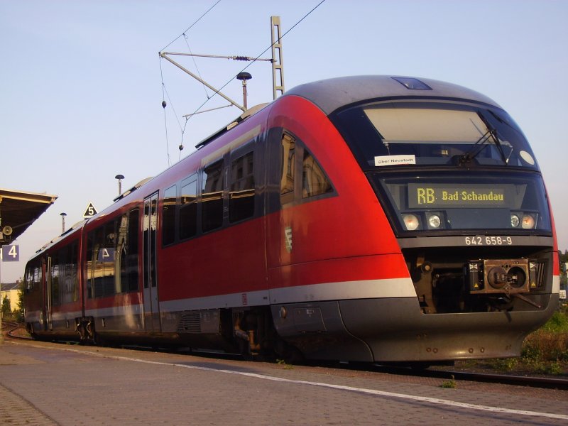 642 658-9 als Regionalbahn nach Bad Schandau am Abend des 22. September 2007 in Pirna.