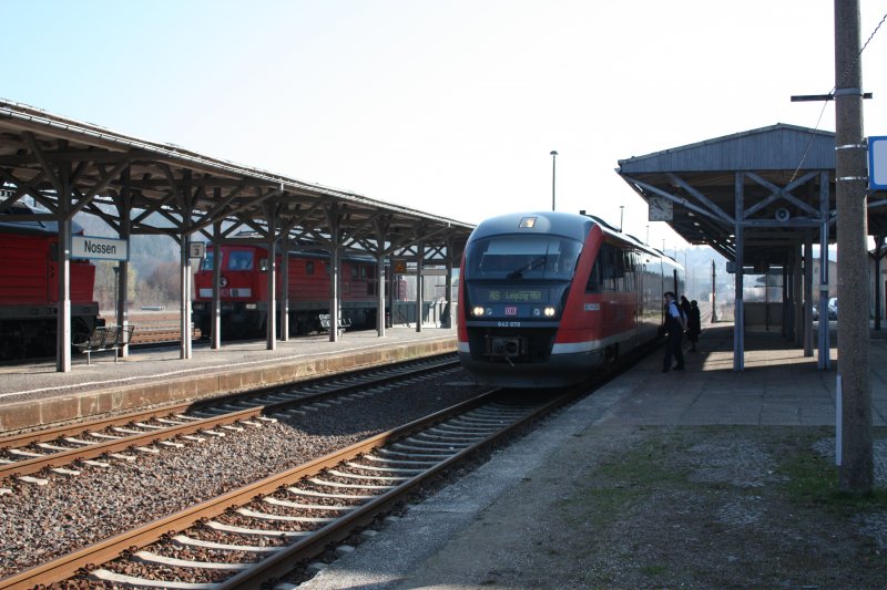 642 678 als RB26573 legt ein Zwischenhalt im Bahnhof Nossen ein.
3. April 2009 (9:59)