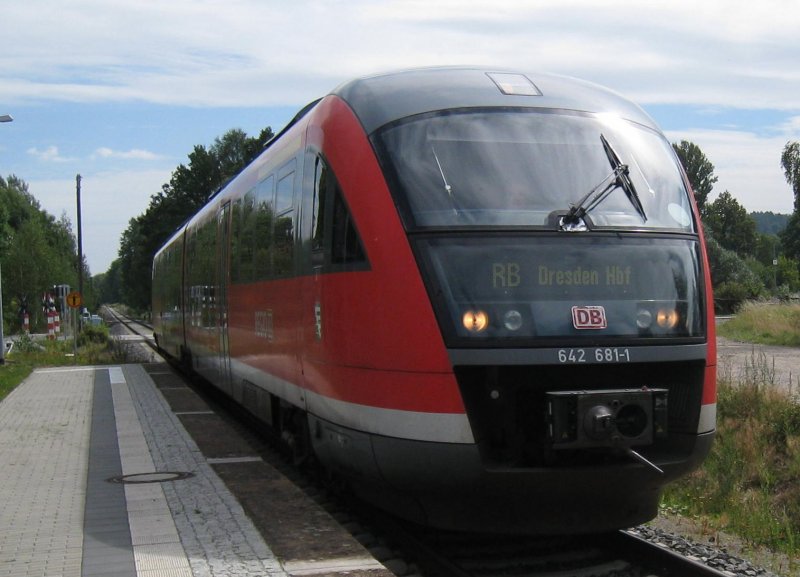 642 681/181 f�hrt am 10.08.2008 als RB 17718 nach Dresden Hbf in Taubenheim (Spree) ein. 