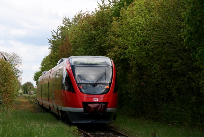 643 030 als RE nach Monsheim bei der Ausfahrt von Wachenheim-Mlsheim, 01.05.08.