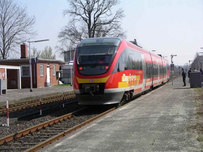 643-074 
f�r den Verkehr nach Enschede (NL) mit extra gelbem Warnstreifen und Werbung:  Dag Enschede-Hallo M�nster  versehen.

Zug Enschede (NL) - M�nster in Burgsteinfurt
31.03.2005