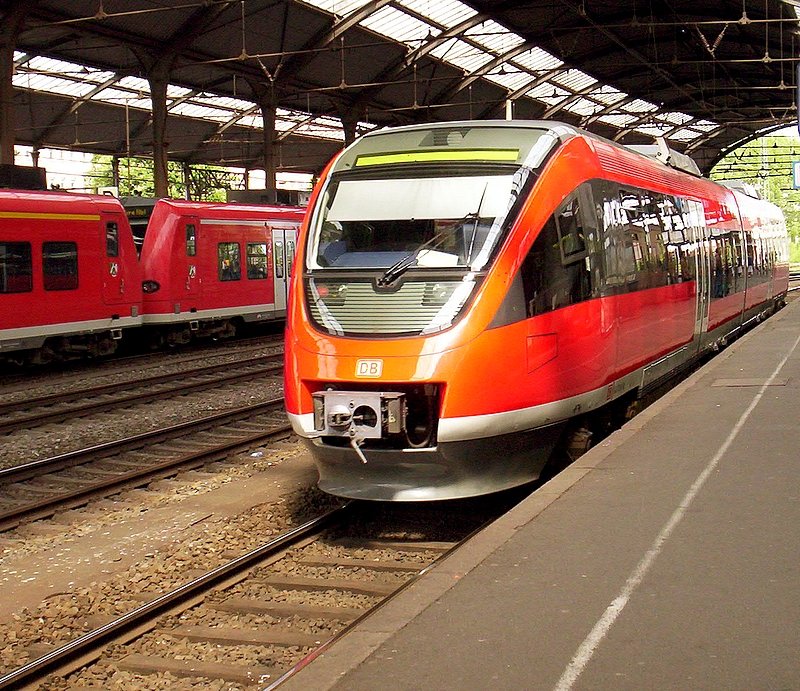 643 207/707 f�hrt als Dienstfahrt durch den Aachener Hbf. Sommer 2005