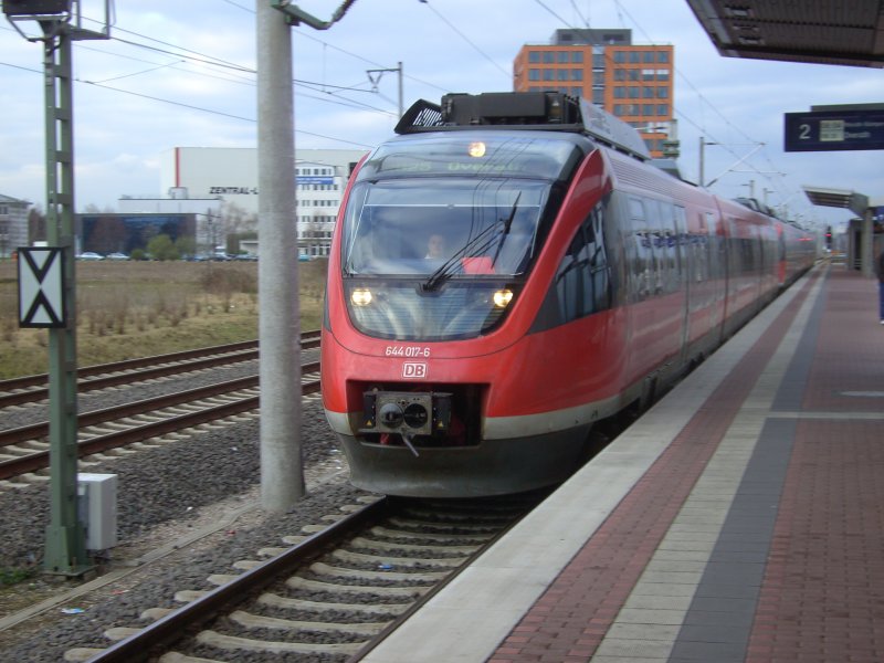 644 017-6 als RB25 auf dem Weg nach Overath im Bahnhof Kln-Frankfurter Strae. (Aufgenommen am 17.03.08)