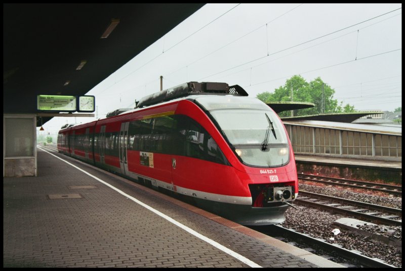 644 521/021 steht am 27.05.07 als RB24  Eifel-Bahn  von Kln nach Kall im Bahnhof Kln-Messe/Deutz und wartet auf die Abfahrt