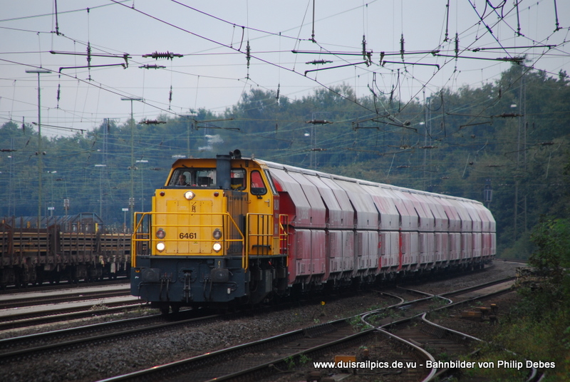 6461 (Railion DB Logistics) fhrt am 13. September 2009 um 10:15 Uhr mit einem GZ durch Duisburg Entenfang