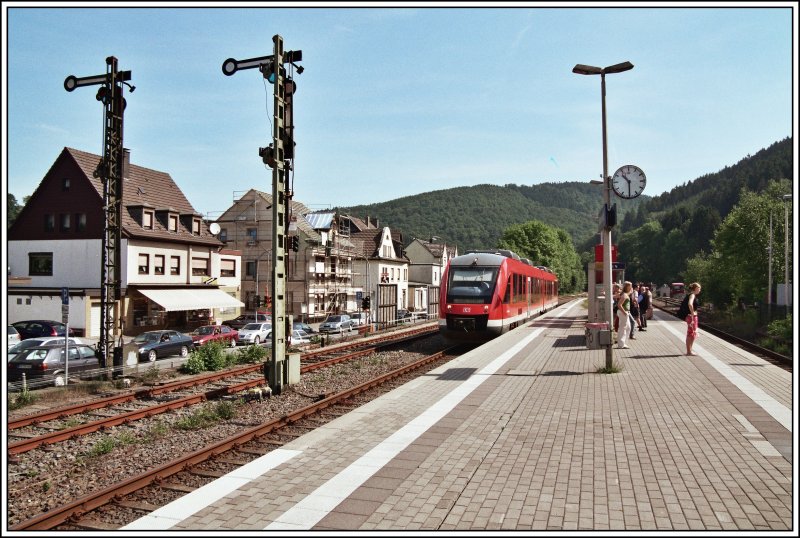 648 102 wartet am 08.06.2007 in Rummenohl als RB52  Volmetalbahn  von Dortmund nach Ldenscheid auf den Gegenzug nach Dortmund.