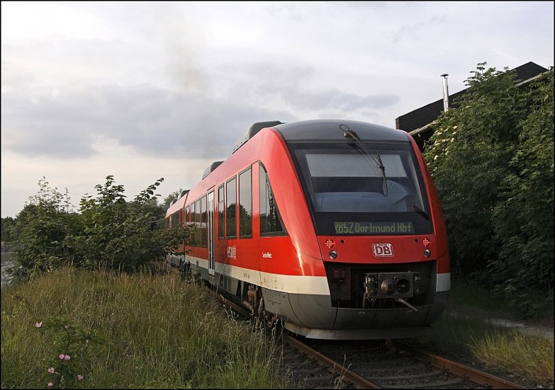 648 106/606 verlsst als RB52  VOLMETALBAHN  den Endbahnhof Ldenscheid im Abendlicht des 05.06.2009.