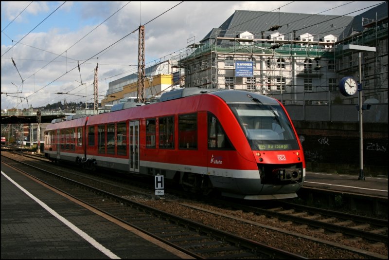 648 202 fhrt als RB95 (39522)  Sieg-Dill-Bahn  von Dillenburg ber Niederschelden Nord und Niederschelden, in Siegen ein.