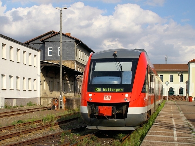 648 271/771 steht am 22.8.2009 als RB nach Gttingen am Gleis 5 in Nordhausen bereit.