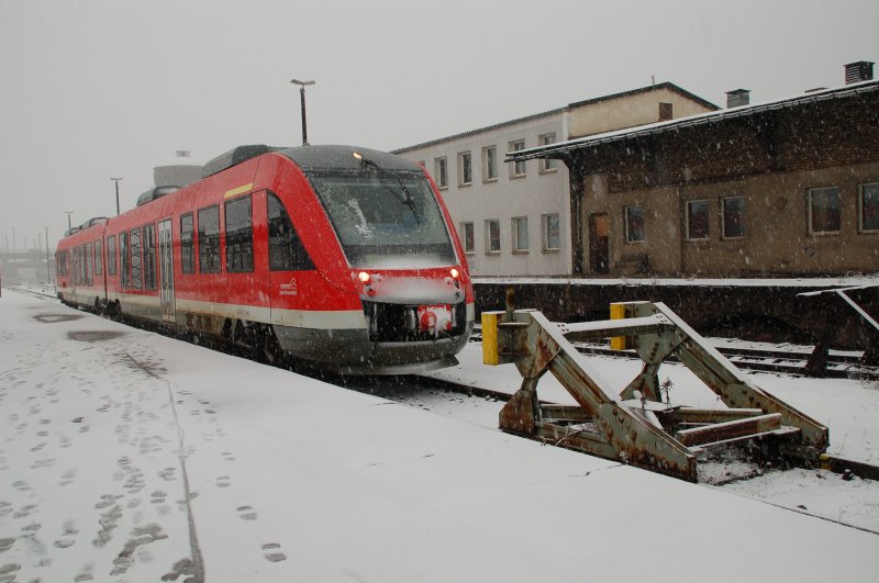 648 761-5 steht am 20.02.2006 im Bahnhof Nordhausen.