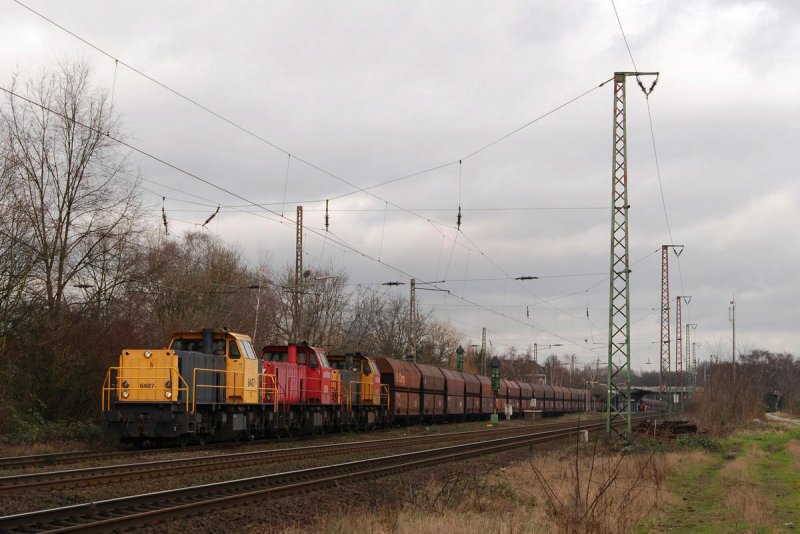 6487, 6518 und 6490 der RN mit einem Erzzug in Oberhausen Sterkrade (28.02.2007)