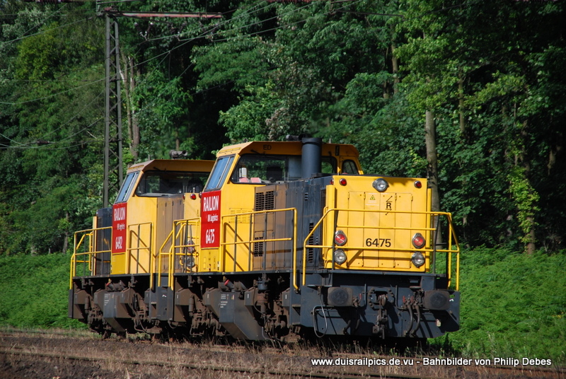 6492 (Railion DB Logistics) fhrt am 19. Juni 2009 um 17:20 Uhr zusammen mit 6475 durch Duisburg Neudorf