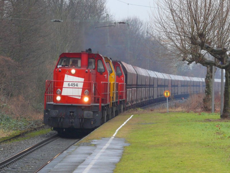 6494 der Railion mit mit 2 weiteren 6400ern bei der Durchfahrt in Dinslaken am 5.2.2009