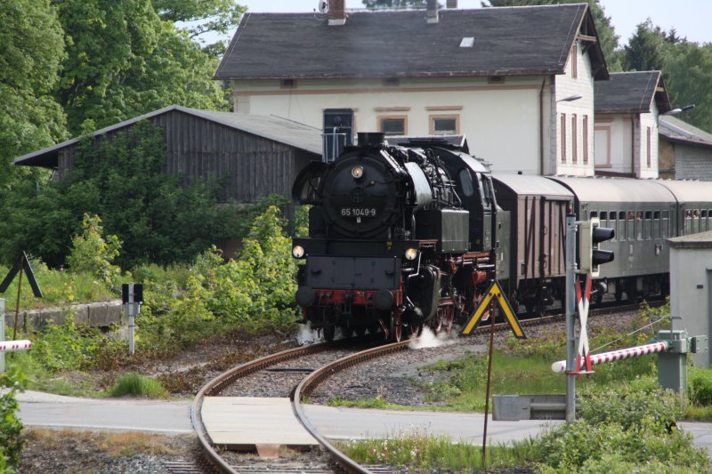 65 1049-9 verlsst am 22.05.09 dem Bahnhof Scheibenberg Richtung Schlettau.