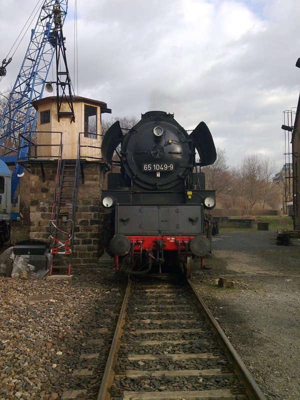 65 1049-9 wird mit Kohle beladen,
www.igbwdresdenaltstadt.de