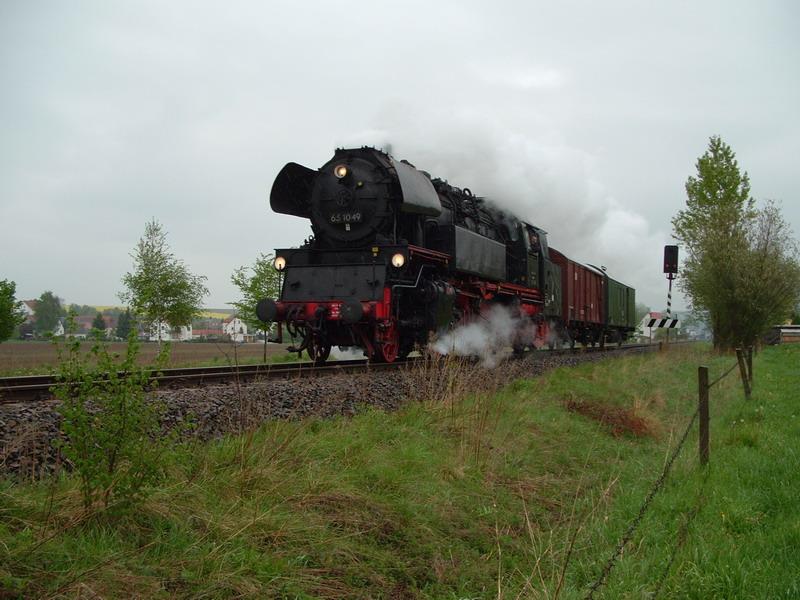 65 1049 kurz nach Gro�st�bnitz in Richtung Schm�lln. Entstanden am 06.05.2005.