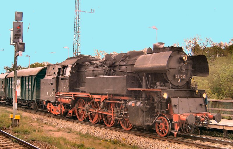 65 1049 vor Sonderzug Richtung Neudietendorf in Erfurt Hbf am ehem. behelfsbahnsteig 7a, heute nicht mehr vorhanden, 2006