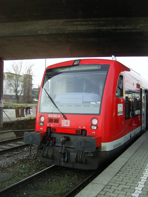 650 002-9 prsentiert sich am 14.3.2009 mit glnzendem Lack in Wendlingen.