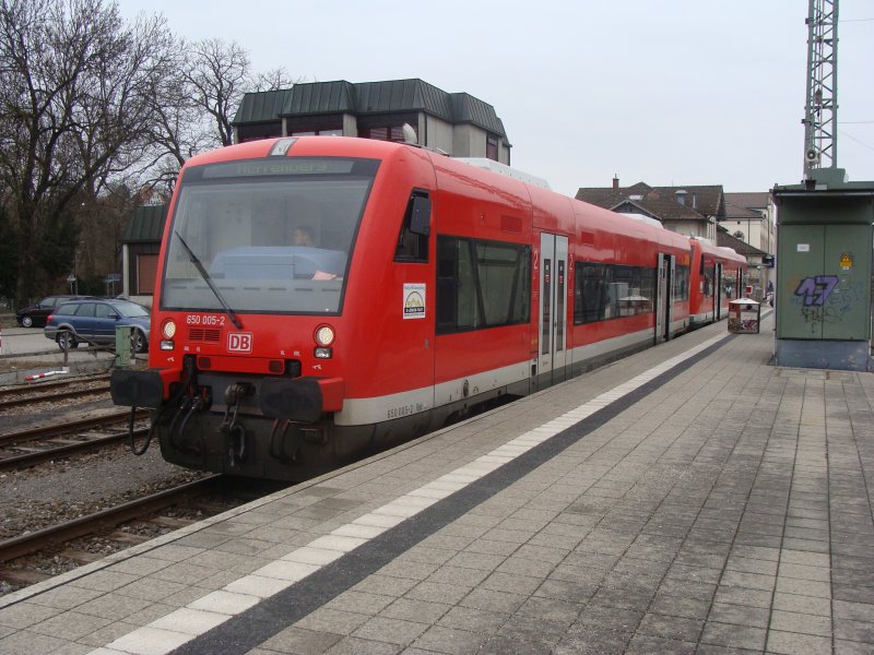 650 005 + 650 022 am 15.3.2009 in Tbingen Hbf.