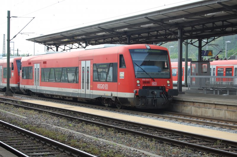 650 024-3 kommt am 1.5.2009 in den Bahnhof Plochingen eingefahren. Die beiden VTs kommen via Tbingen von Herrenberg und machen hier Kopf, bevor es wieder zrck geht nach Herrenberg.