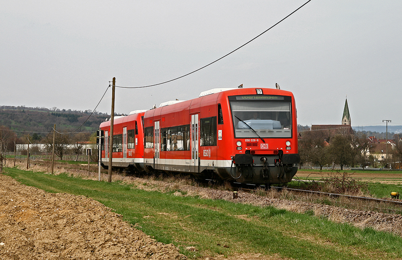 650 026 und 650 120 sind am 8. April 2009 als RB 13959 von Wendlingen (Neckar) nach Oberlenningen bei Brucken unterwegs.