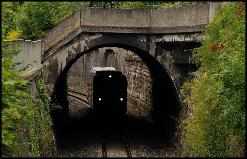 650 100-1 ist solo in Richtung Langenau unterwegs. Aufgenommen im August 2008 bei einer Durchfahrt eines Tunnels in Ulm.