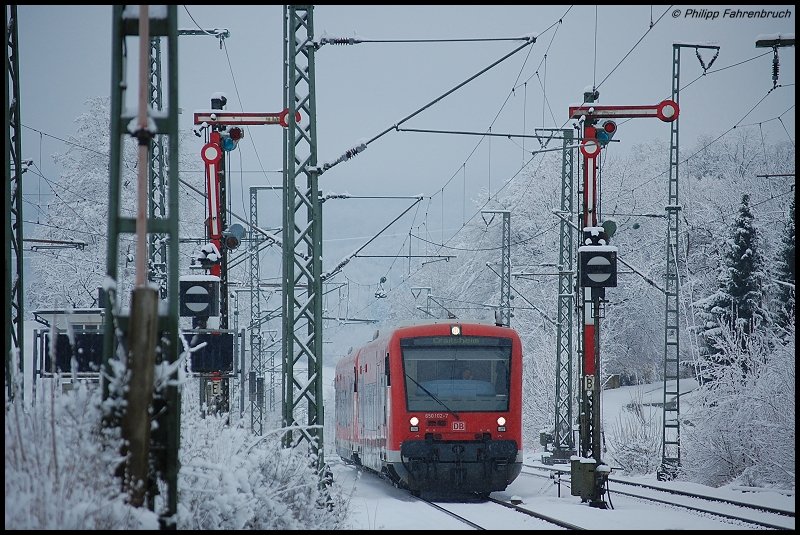 650 102-7 & 650 105-0 sind am winterlichen Morgen des 23.03.08 unterwegs als RE 22518 von Ulm Hbf nach Ellwangen, aufgenommen bei der Einfahrt auf Gleis 1J des Goldshfer Regionalbahnhofs.