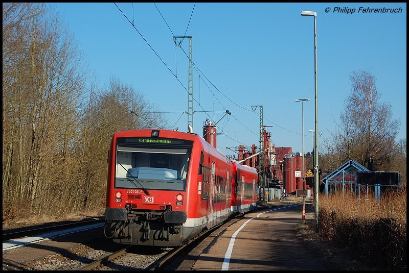 650 103-5 und ein weiterer Kollege pausieren am Morgen des 16.02.08  als RE 22516 von Ulm Hbf nach Crailsheim auf Gleis 1J des Goldshfer Regionalbahnhofs.