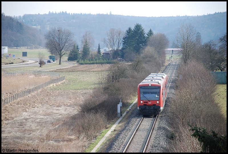 650 104-3 und ein weiterer 650er sind am 07.03.08 als RE 22528 nach Crailsheim unterwegs. Hier bei Oberkochen.