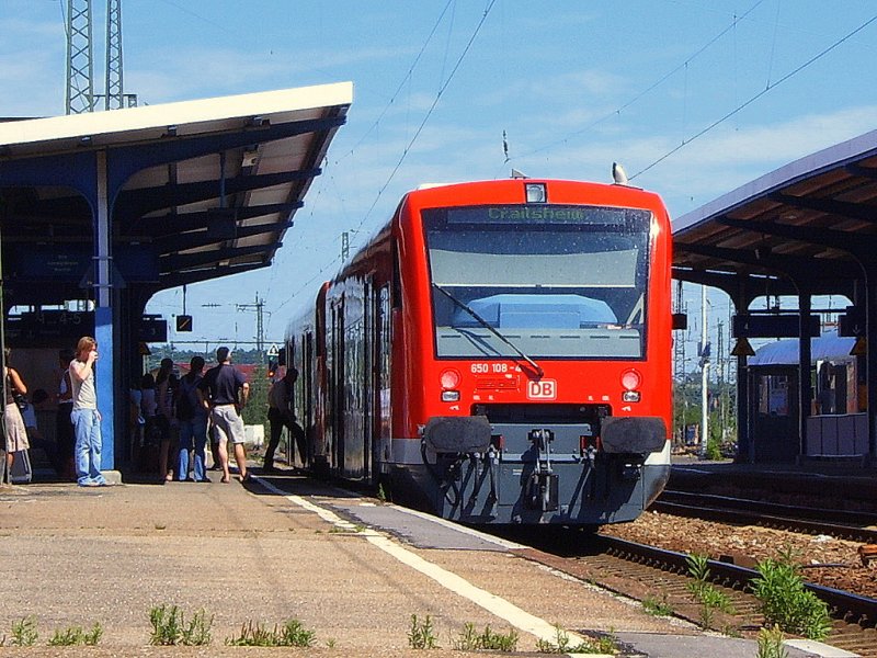 650 108-4 stand am 14.07.07 mit einem weiteren Kollegen als RegionalExpress von Ulm HBF nach Crailsheim, hier auf Gleis 3 des Aalener Bahnhofs.