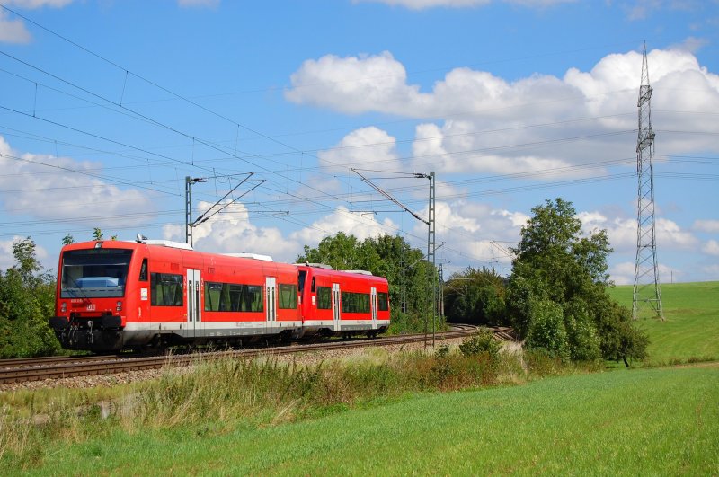 650 115-9 und ein weiterer 650.3 fahren am 22.08.07 als RegionalExpress von Crailsheim nach Ulm HBF, hier in Hhe Aalen-Hofen aufgenommen.