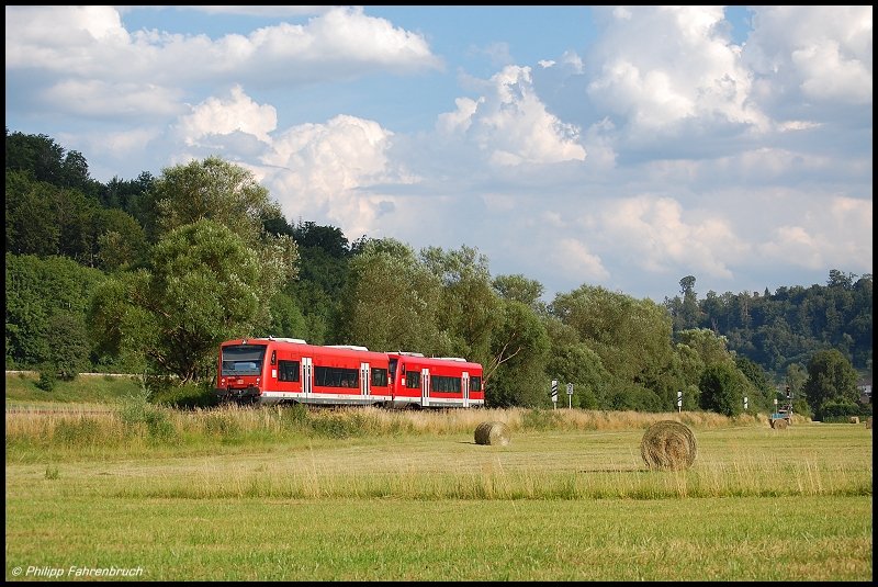 650 116 & 650 314 sind am Abend des 02.05.07 unterwegs als RE 22534 von Ulm Hbf nach Ellwangen, aufgenommen an der KBS 757 (Brenzbahn) bei Knigsbronn.