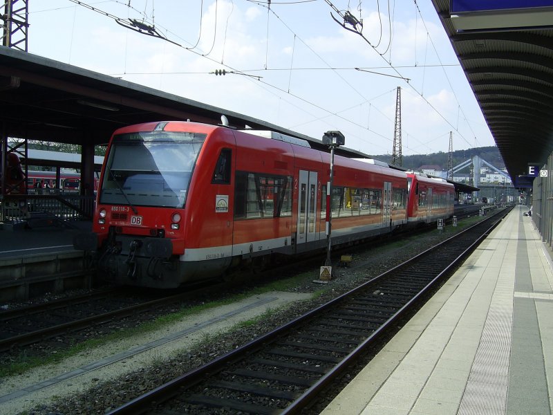 650 118-3 und ein weiterer Triebzug der BR 650 stehen am 14.4.2009 im Ulmer Hauptbahnhof um nach Ehingen (Donau) zu fahren.