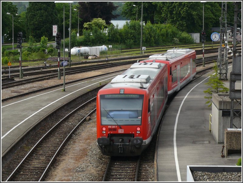 650 201-7 und  650 324-7 verlassen Lindau Hbf mit Ziel Friedrichshafen Hafenbahnhof. (26.05.2008)