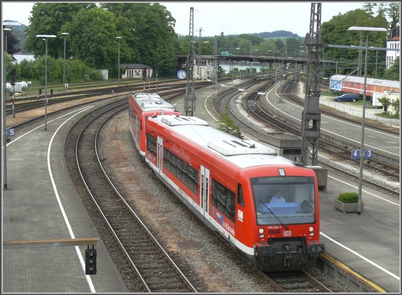 650 201-7 und ein zweiter 650 erreichen Lindau Hbf. (26.05.2008)