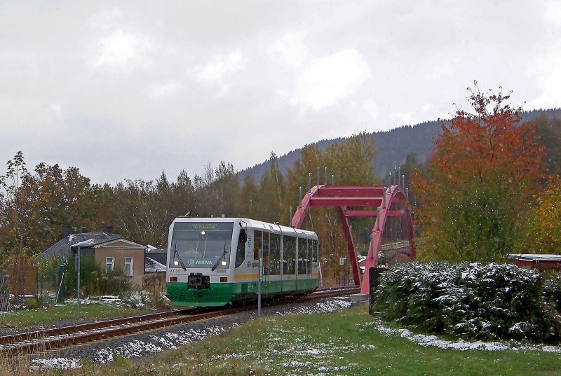 654 032 (VT32) als VIA/VBG83120 in Klingenthal, 14.10.09.