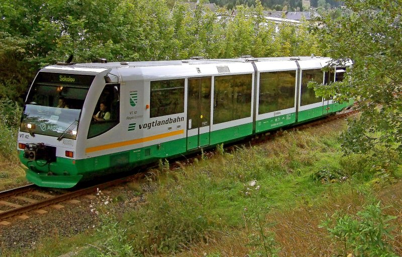 654 042 (VT42) als VBG83117 in Klingenthal, 6.9.09.