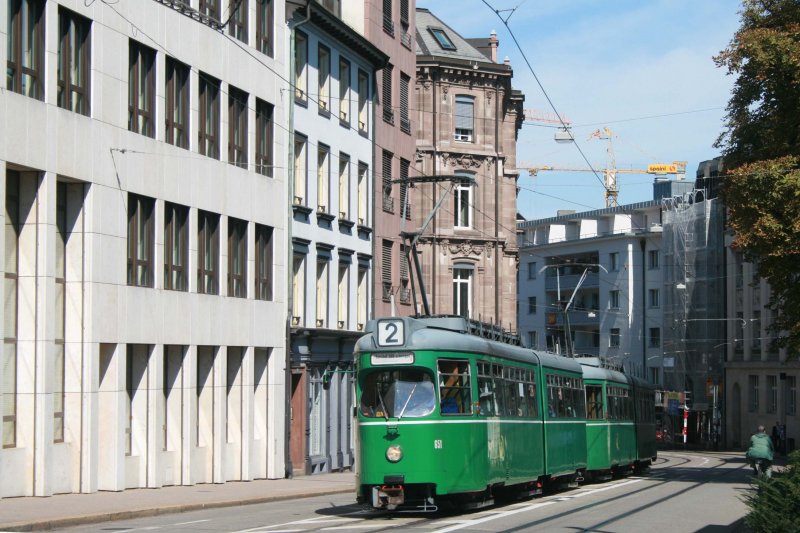 658 mit Brderchen vor dem Bahnhof SBB.