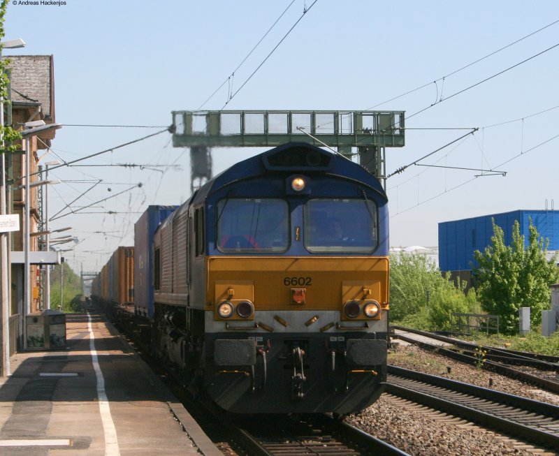 6602 mit einem Containerzug bei der Durchfahrt Friesenheim(baden) gen Freiburg 2.5.08