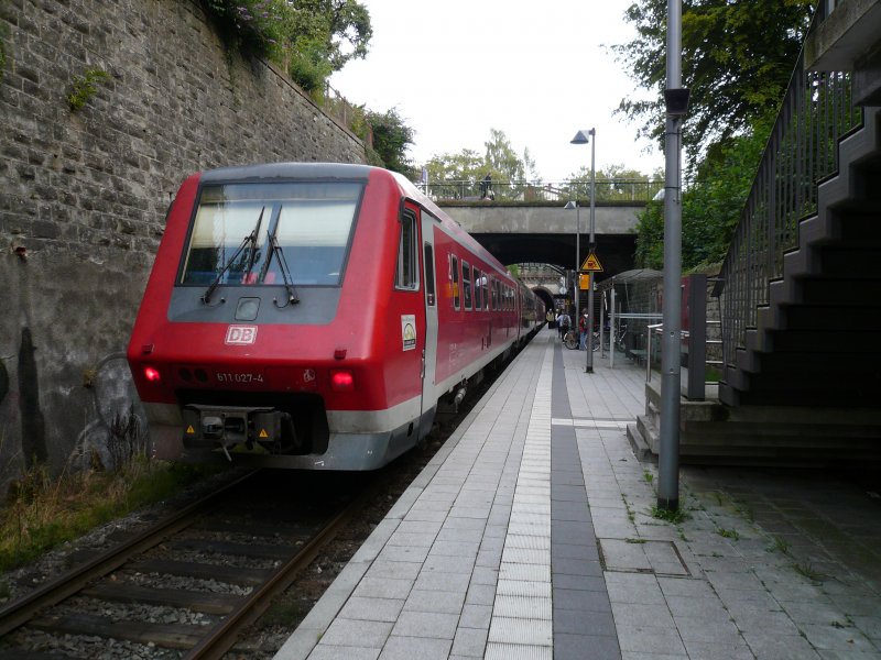 661 027-4 steht am 2.8.2007 als IRE nach Ulm Hbf im bahnhof berlingen.