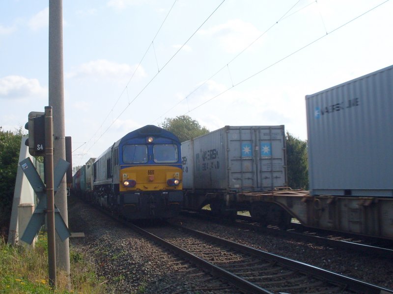 6611 begegnet in Peine einem Containerzug am 03.10.08