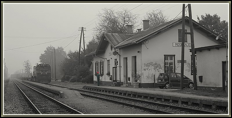 664-106 vom Grenzbahnhof zu Ungarn Hodos kommend Richtung Pragersko unterwegs, bei der Einfahrt in Moskanjci am 12.10.2006. Vor der Weiterfahrt, musste sie einen Gegenzug abwarten.
