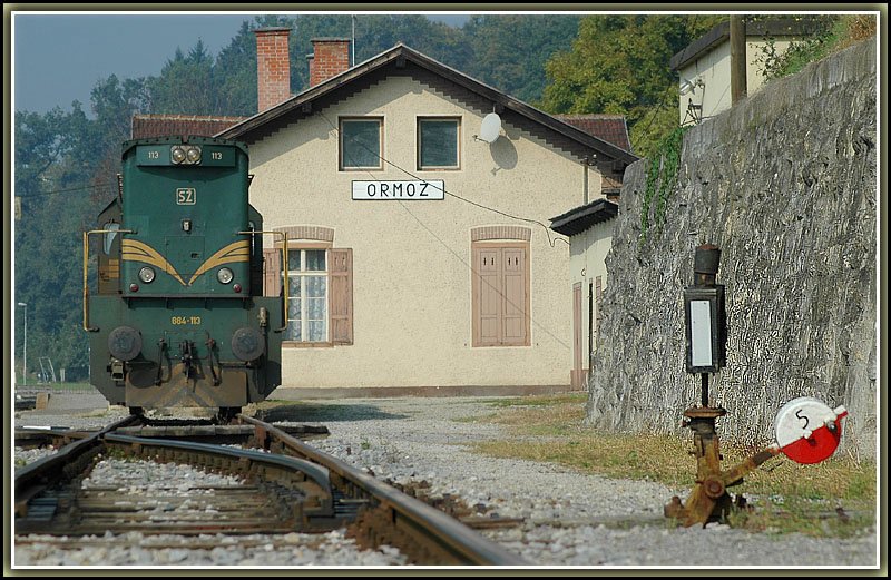 664-113 der JZ wartet am 12.10.2006 in Ormoz auf ihren nchsten Einsatz.